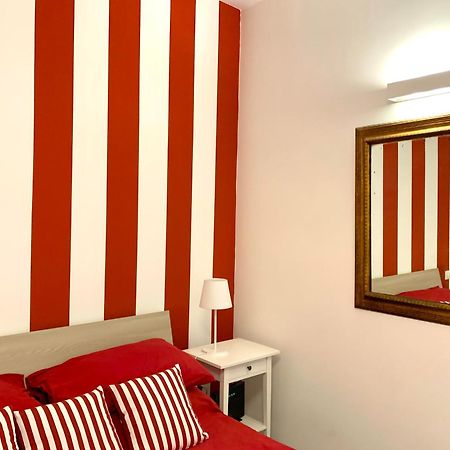 Casa Giulia, Nuovo Appartamento In Centro! Nápoly Kültér fotó
