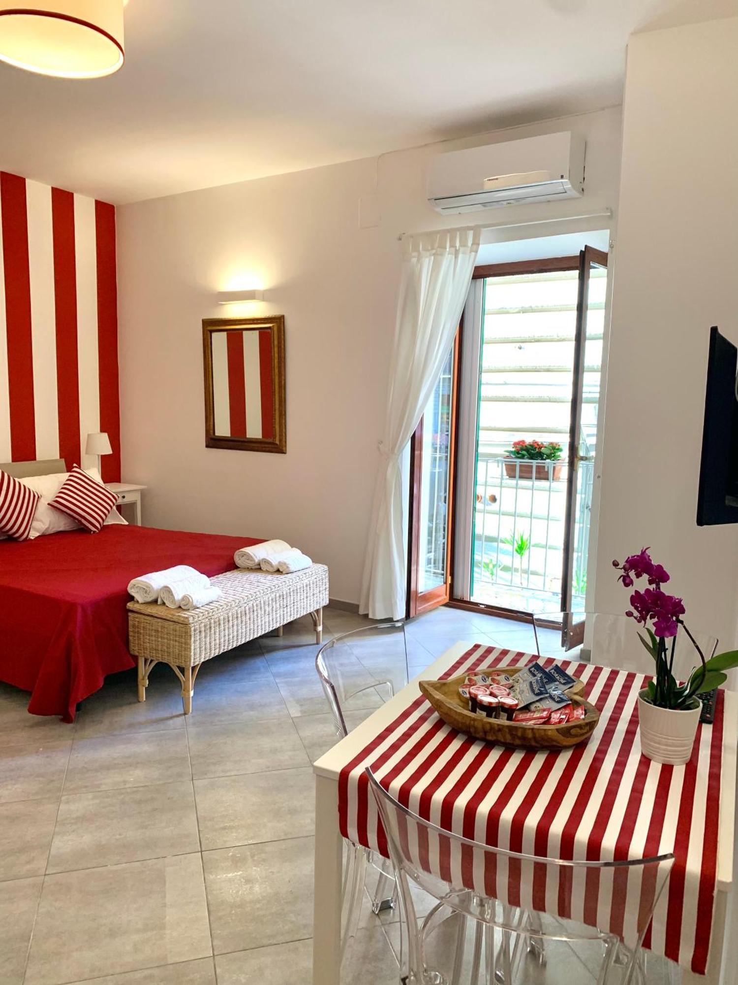 Casa Giulia, Nuovo Appartamento In Centro! Nápoly Kültér fotó